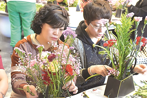 “巾幗心系企 建功新時代” 一一包頭熱力集團女工倡議書2.jpg